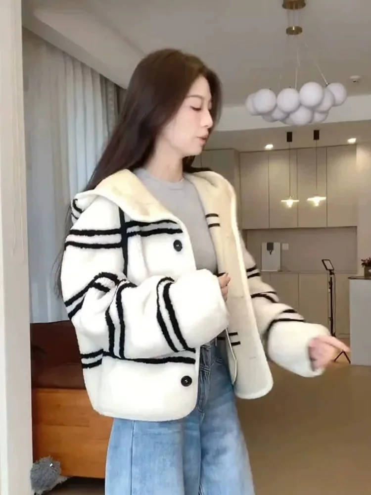 Белая изящная верхняя одежда из овечьей шерсти для женщин осень 2023 новое