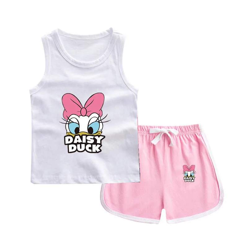 

Комплект летней одежды для девочек-подростков из двух предметов: жилет и шорты