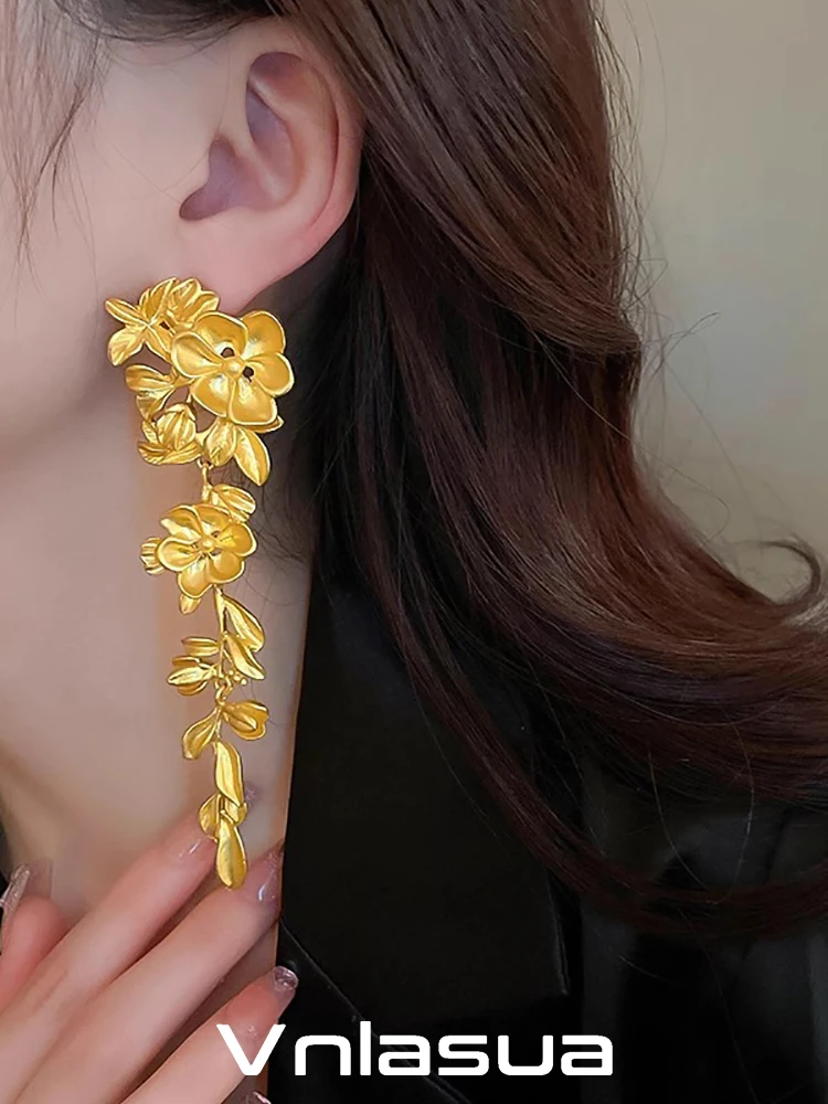 [Vnlasua] Retro Exaggerated Three-Dimensional Flower Long Earrings Vintage Gold Light Luxury Shoulder Sweep