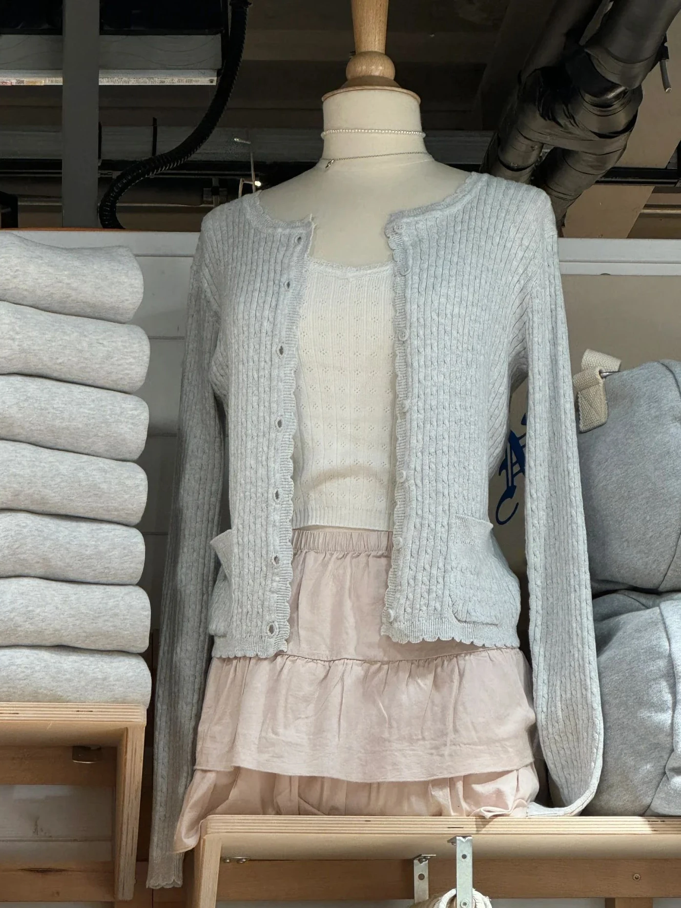 Вязаный свитер с карманами и цветочным принтом кардиган круглым вырезом