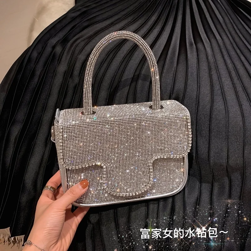 

Женская квадратная вечерняя сумка-конверт с кристаллами и стразами