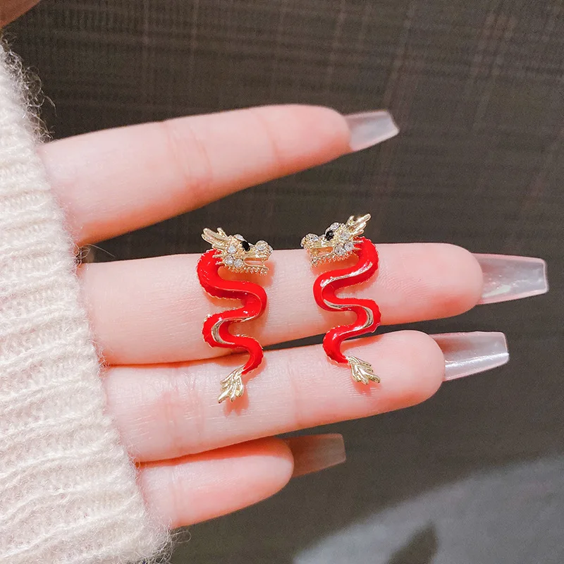 Серьги с красным драконом на китайский Новый год: новые популярные новогодние