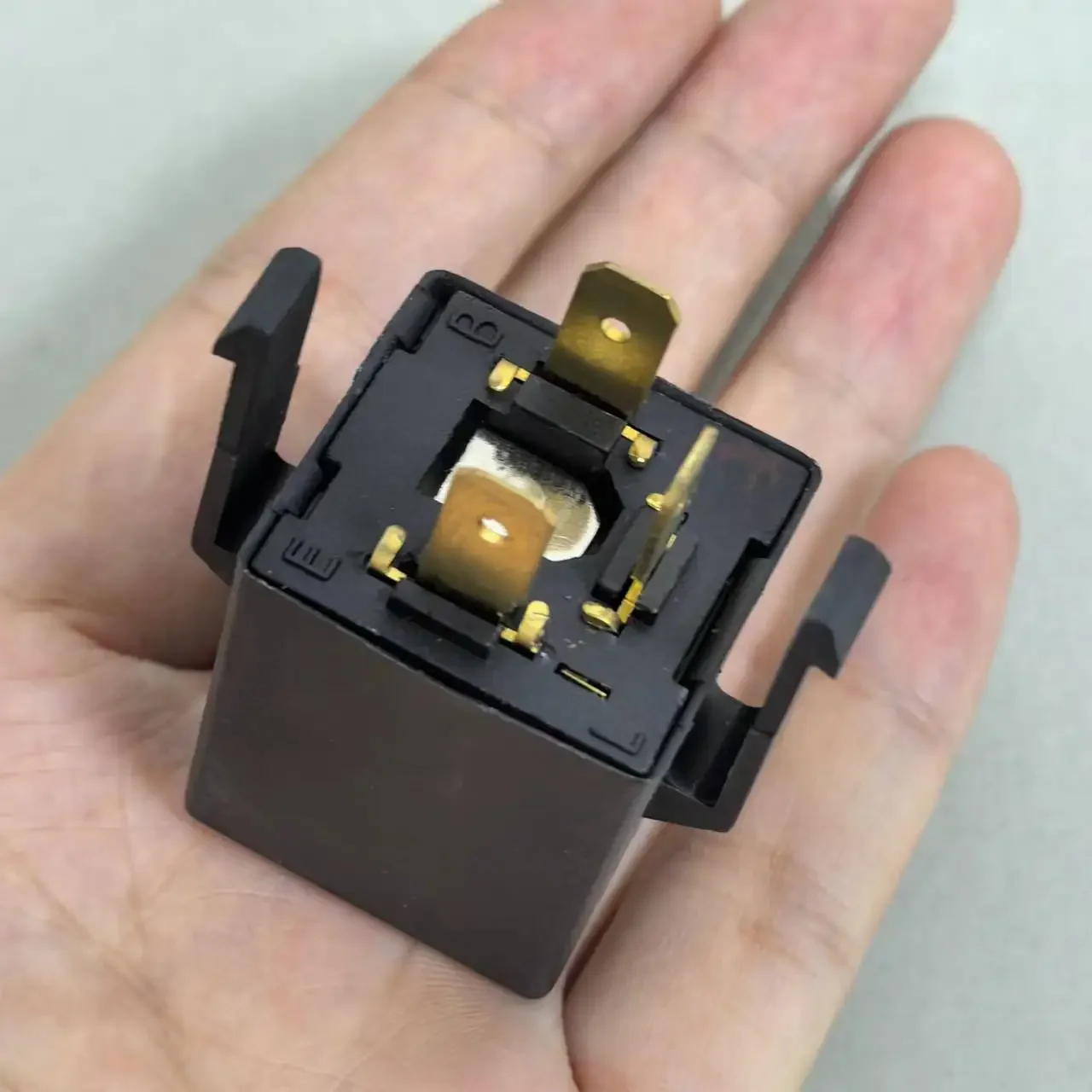 

1 шт. для Mitsubishi Pajero V3 V33 автомобильное реле для флэш-сигнала поворота реле MR252921