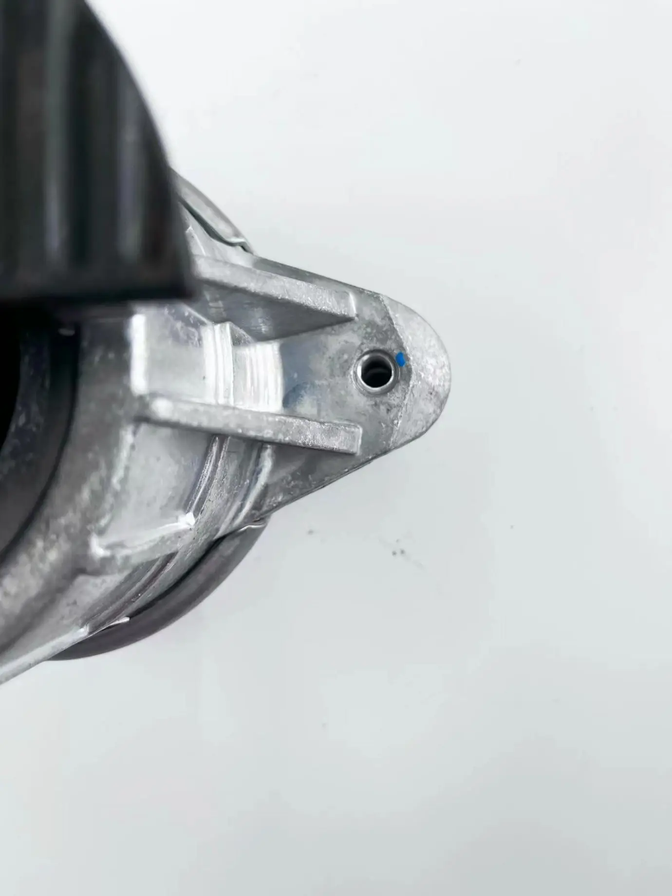 2042404217 2042404317 подходит для кронштейна двигателя W204 автомобиля Mercedes-Benz E-class W212 C-class.