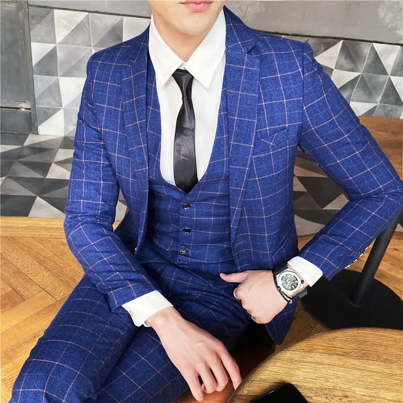 

Plyesxale Grey Blue Plaid Suit Men 3 Piece Groom Wedding Suit Burgundy Suits For Men High Quality Mens Formal Business Wear Q22