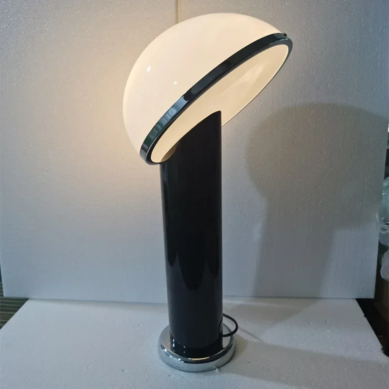 Современная прикроватная лампа для спальни постмодернистская простая