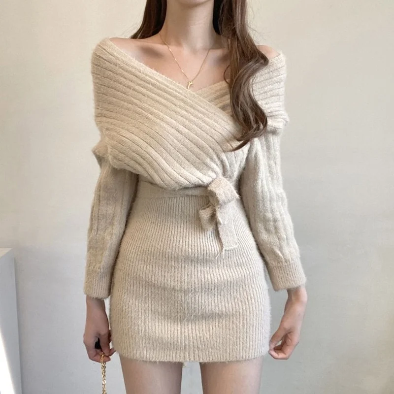 

Женское трикотажное платье-свитер с V-образным вырезом и длинным рукавом