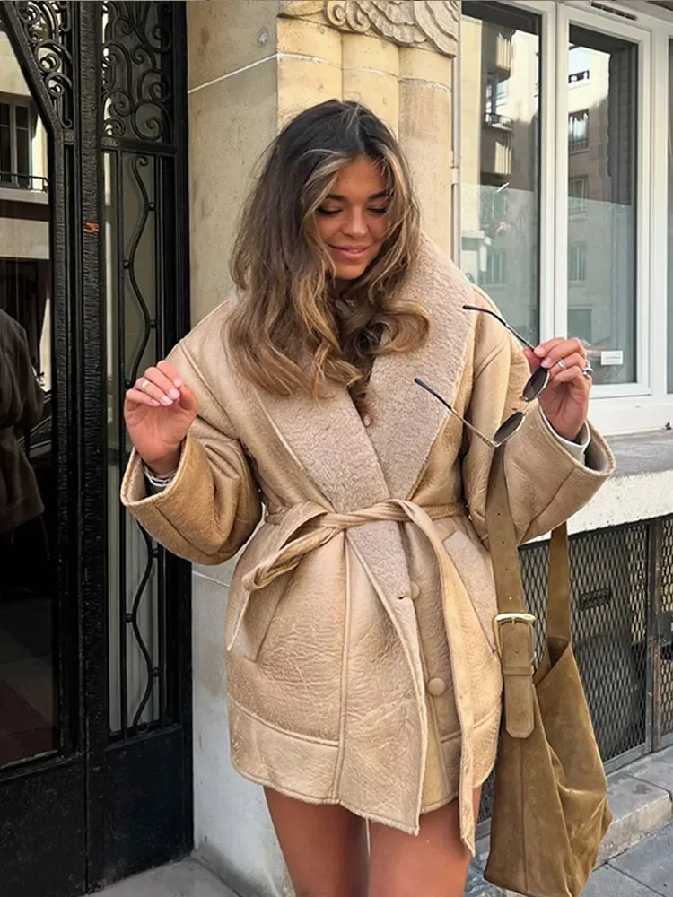 Женская двубортная куртка из овечьей шерсти с большими лацканами