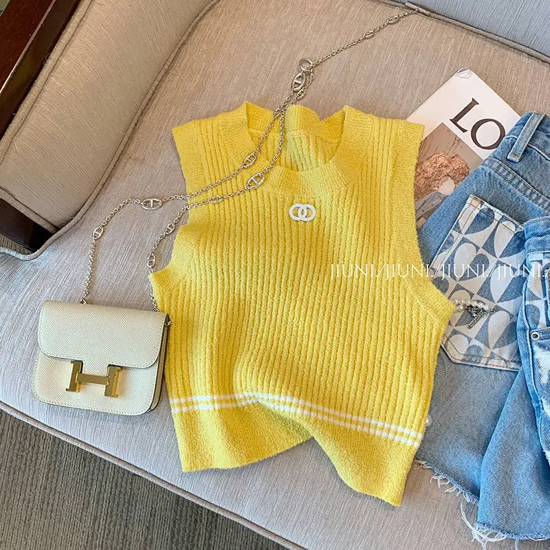 

Top women's senior 2022 summer new sleeveless knitted backless slim fit and thin outer wear French retro vest