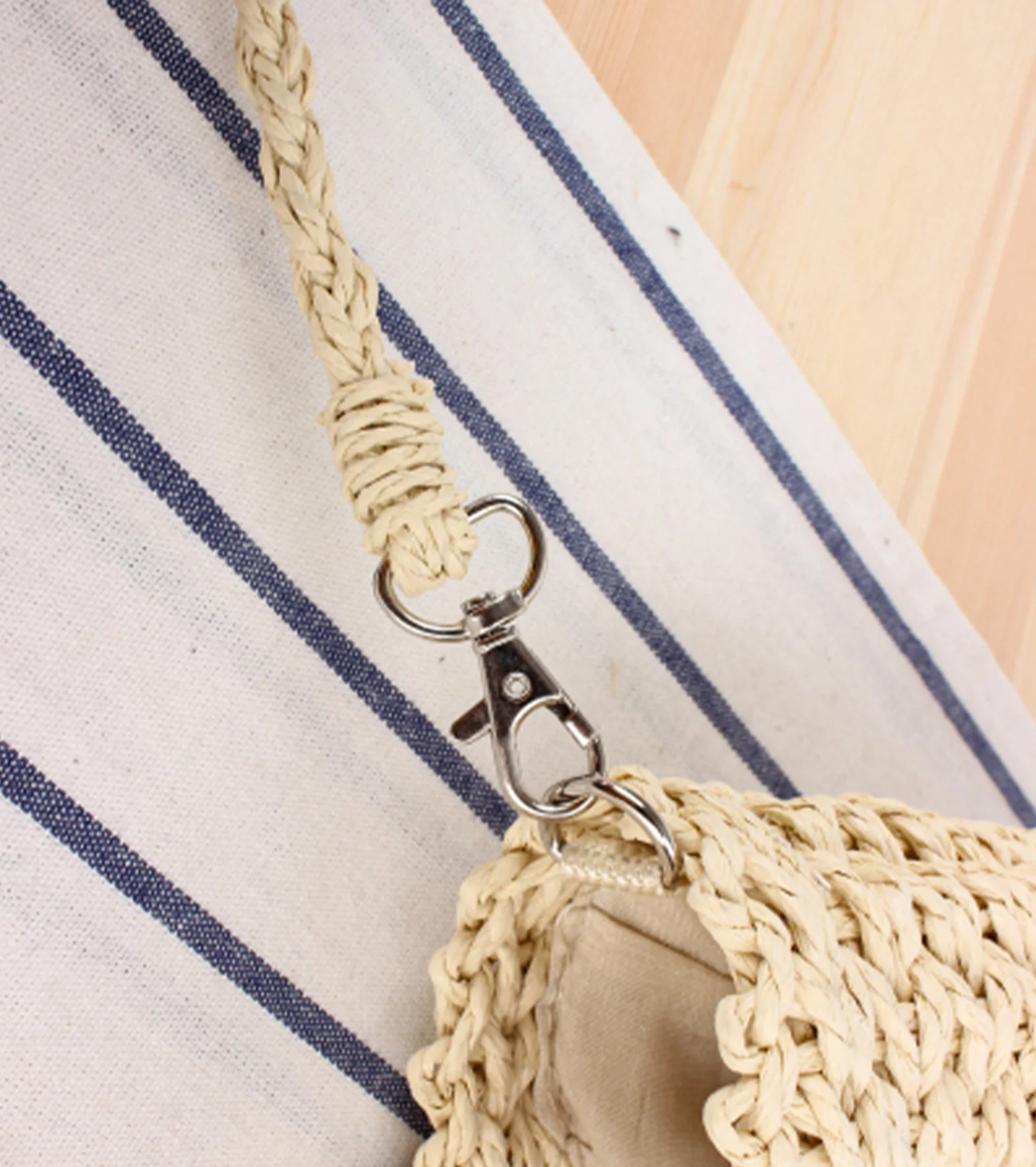 Fashion Straw Bag Portable Crossbody Straw Shoulder Bag for Women Perfect for Beach, Vacation, and Shopping