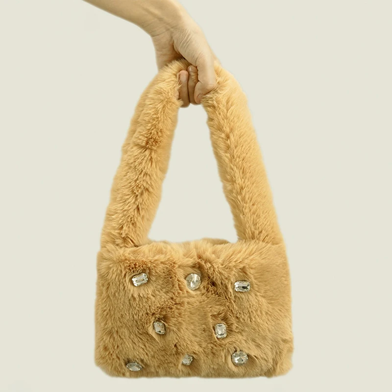 

Новинка Осень-зима 2022, плюшевые сумки для подмышек для женщин, трендовая модная женская сумка с бриллиантами, простая повседневная однотонн...