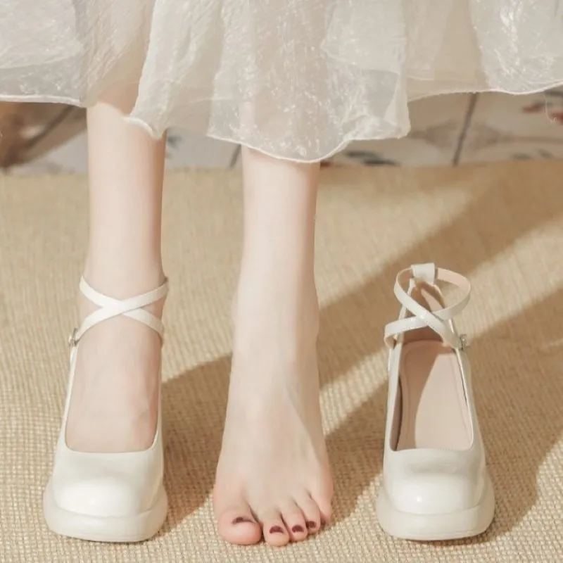 Туфли женские на высоком квадратном каблуке туфли-лодочки с ремешком и пряжкой