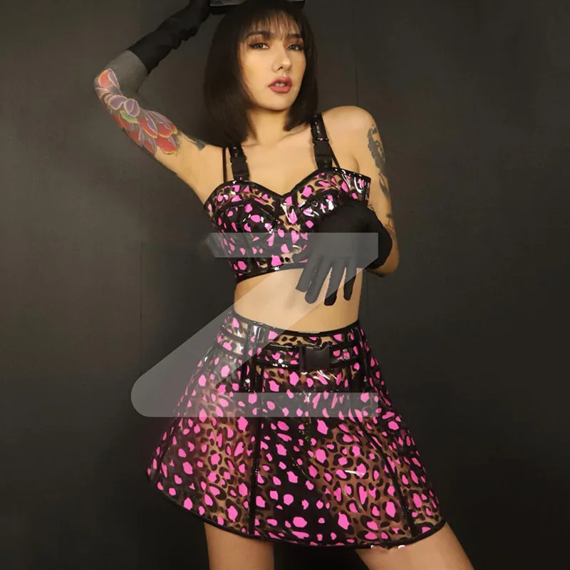 

Женский костюм для ночного клуба DJ Gogo, костюм для джазовых танцев, красная кожаная куртка с заклепками, шорты, комплект из 2 предметов, одежда для бара и танцев