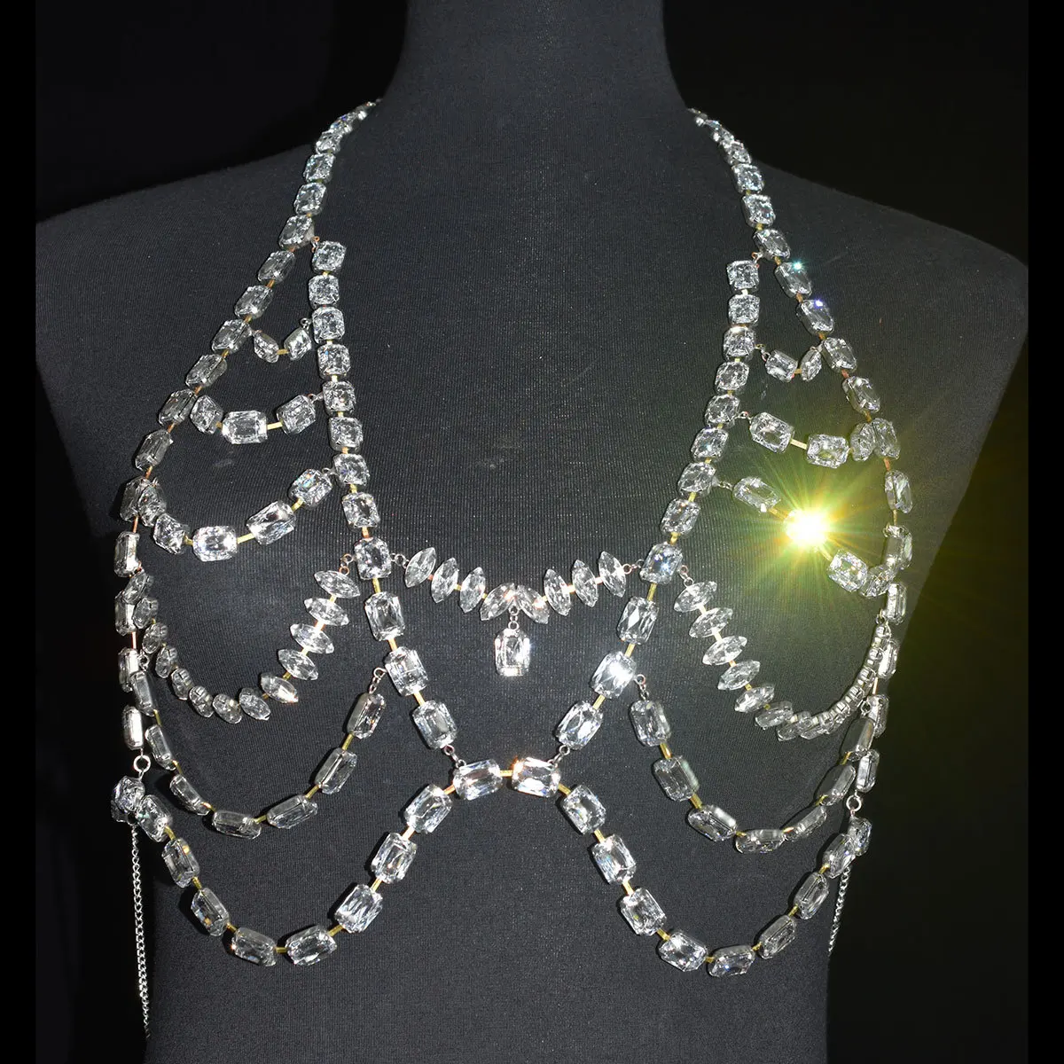 

Adjustable Luxury Nightclub Pub Gold Shiny Big Rhinestone Body Chain Bikini Bra Sexy Chest Top Halter Vest Party Backless Outfit