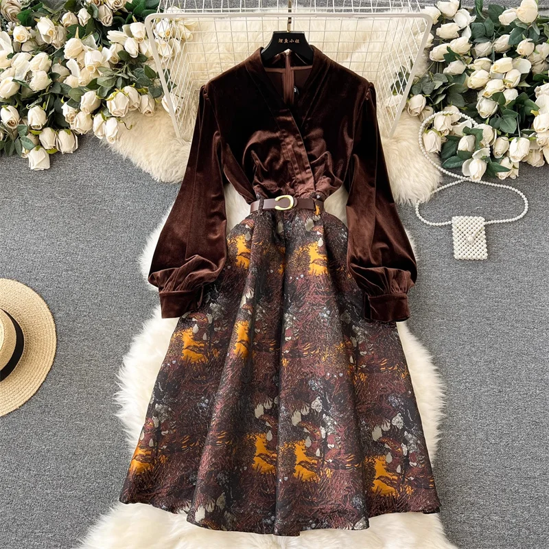 

Autumn Winter New Women's Velvet Spliced Jacquard A-Line Dress Vintage V-Neck Long Lantern Sleeves Party Evening Dress Robe Q798