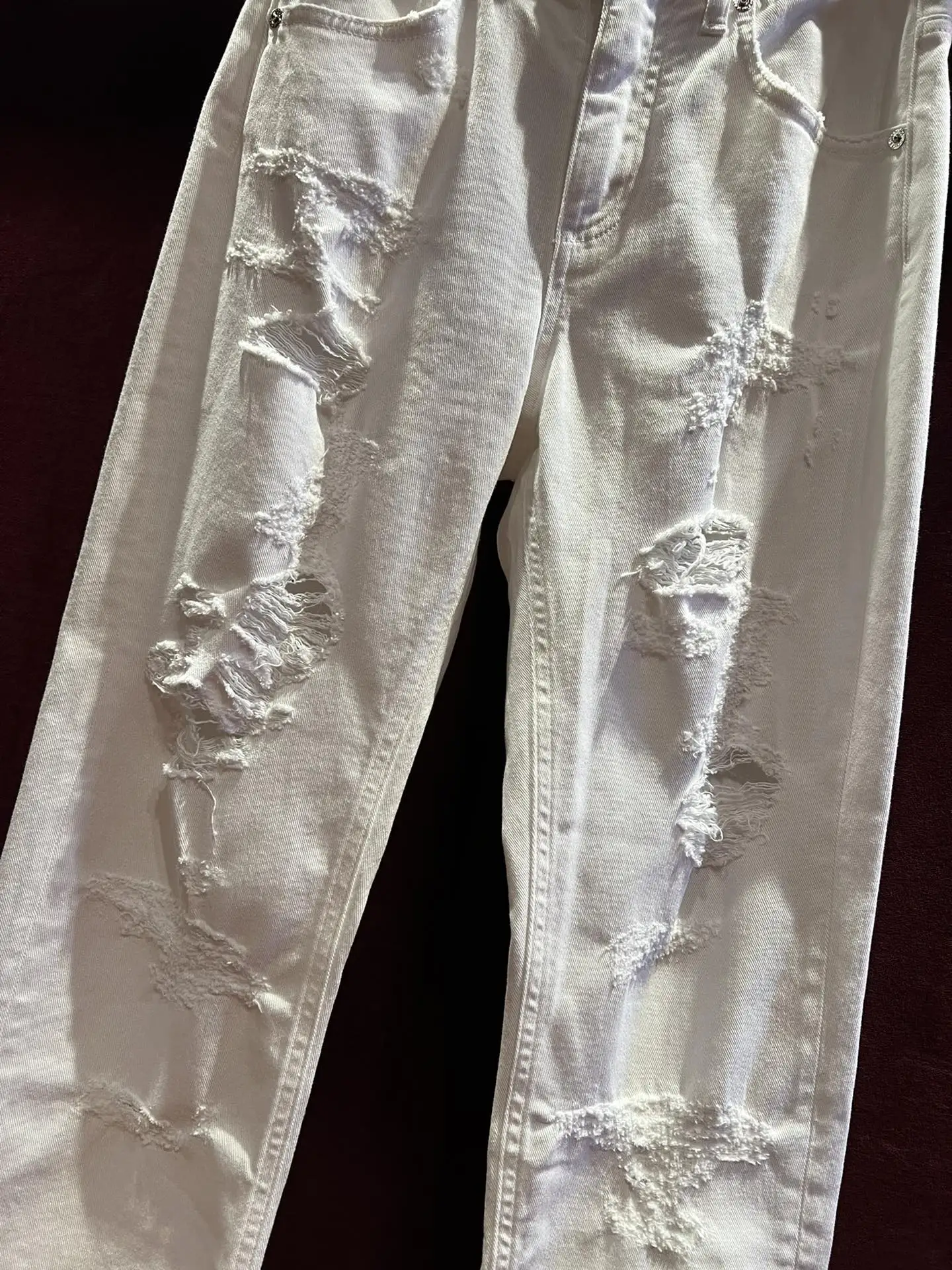 

High Quality spring and summer new style jeans with broken holes and embroidered thread after washing and grinding