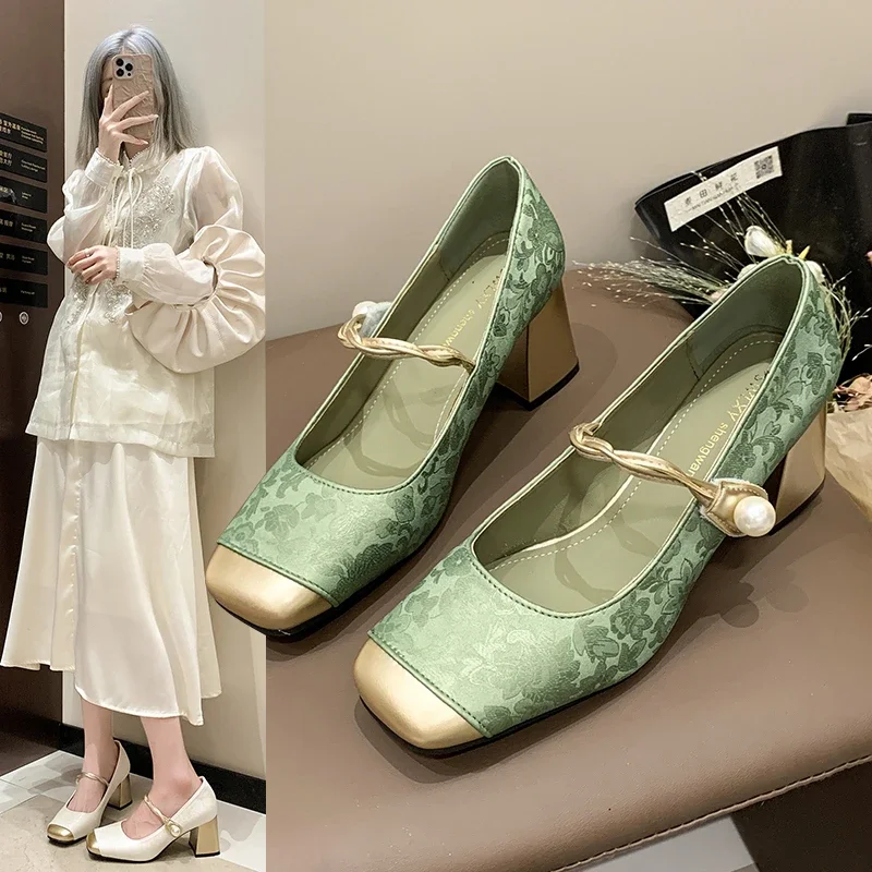 Женские туфли на квадратном каблуке однотонные туфли-лодочки с квадратным