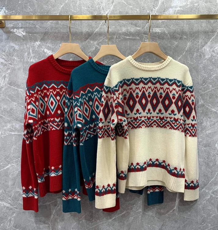 

Женский свободный пуловер с круглым вырезом и длинными рукавами