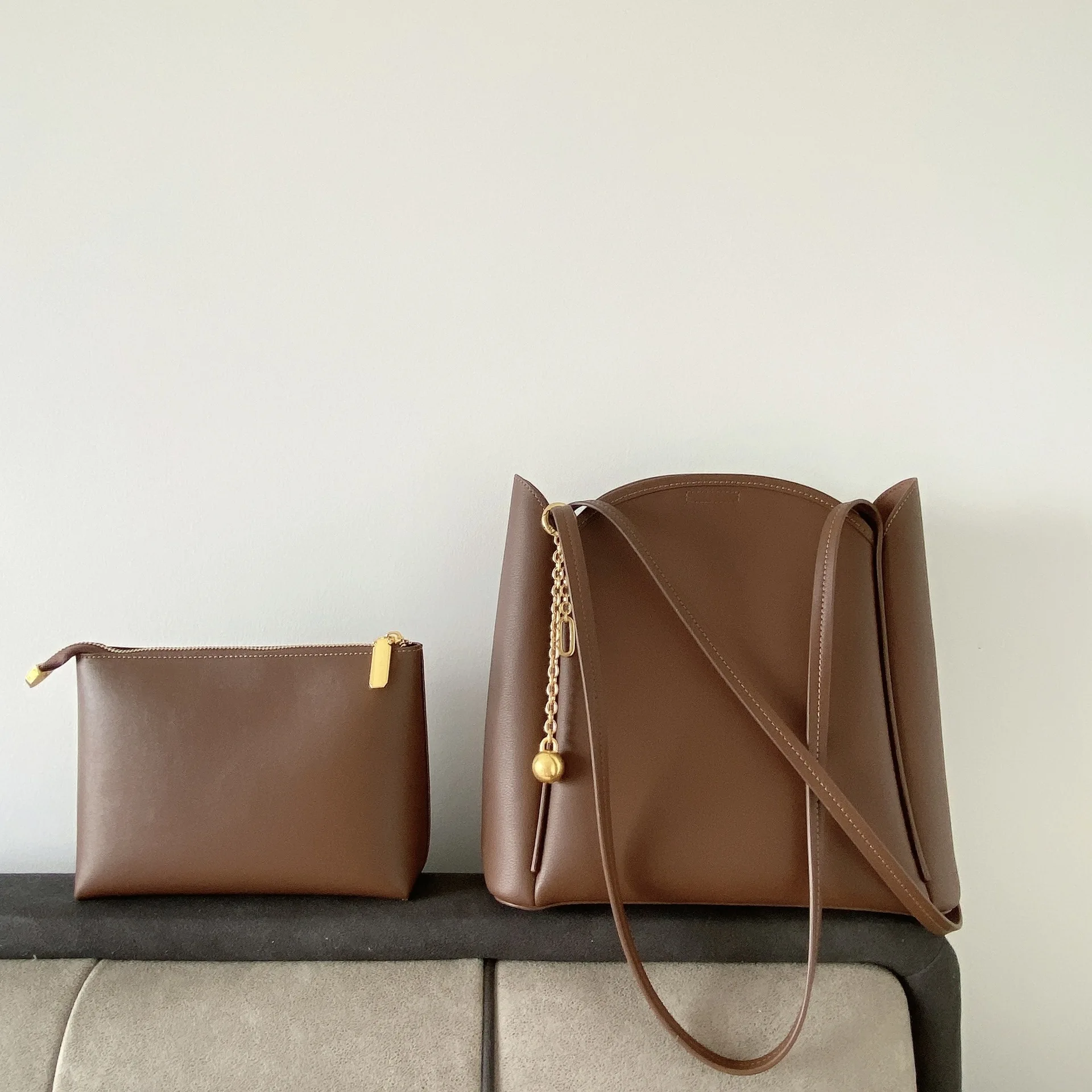 

2022 New Leather Hanging Chain Bucket Bag Tide Retro Large Capacity Single Shoulder Messenger Bag Women's Bag