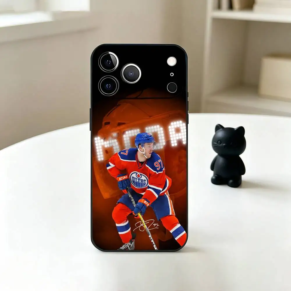 Фото Чехол для телефона с Коннором Макдэвидом (хоккей) для iPhone 17, 16, 15, 14, 13, 12, 11 Plus, Pro Max, XS, мягкий силиконовый, черный №3