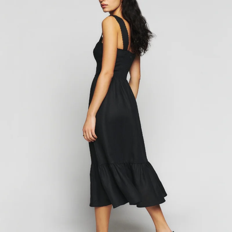 

Летнее кружевное длинное платье на бретельках с блестками