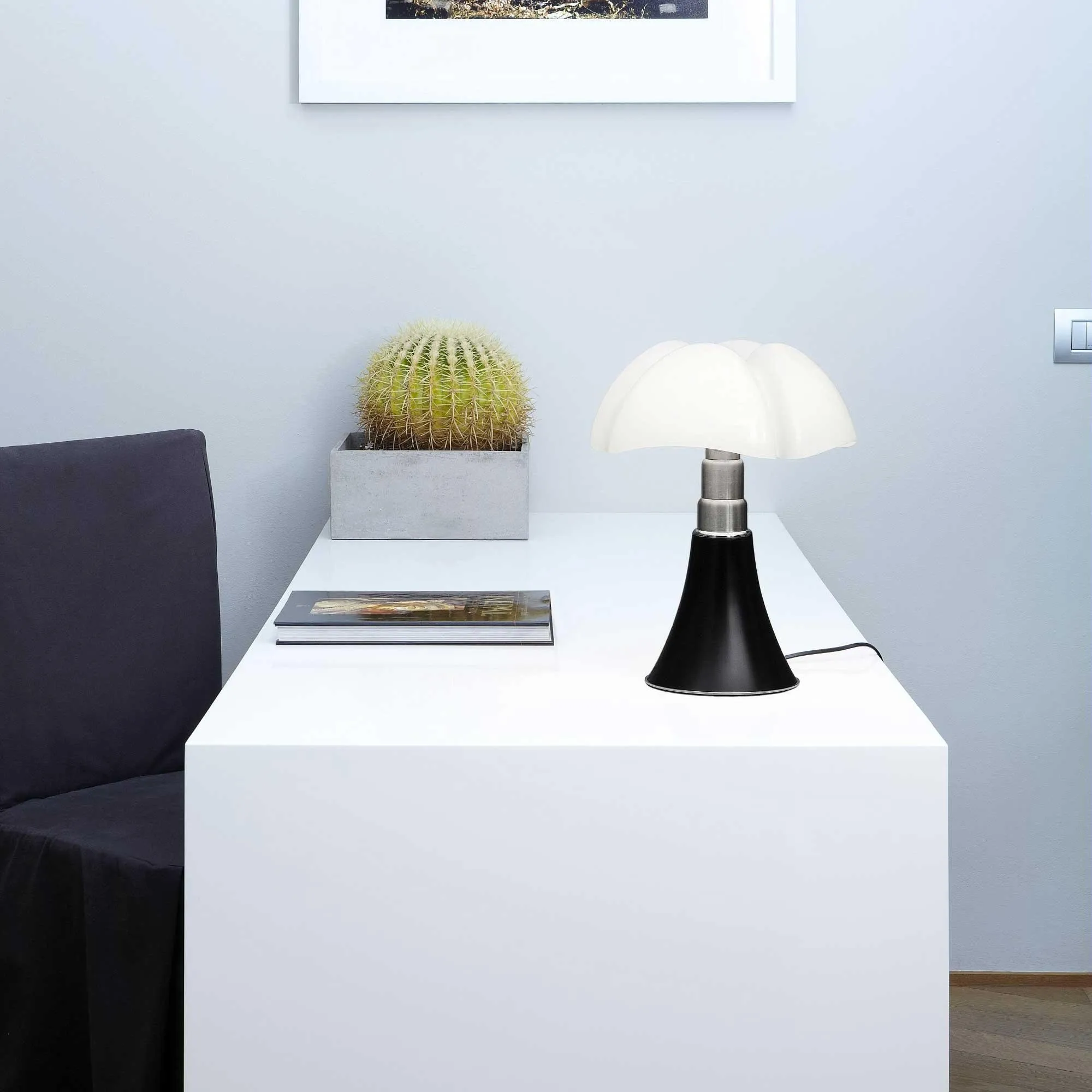 

Italian Petals Glass Lamp Designer Model Room Living Room Study Bedroom Bedside Nordic Simple Modern living room table lamp