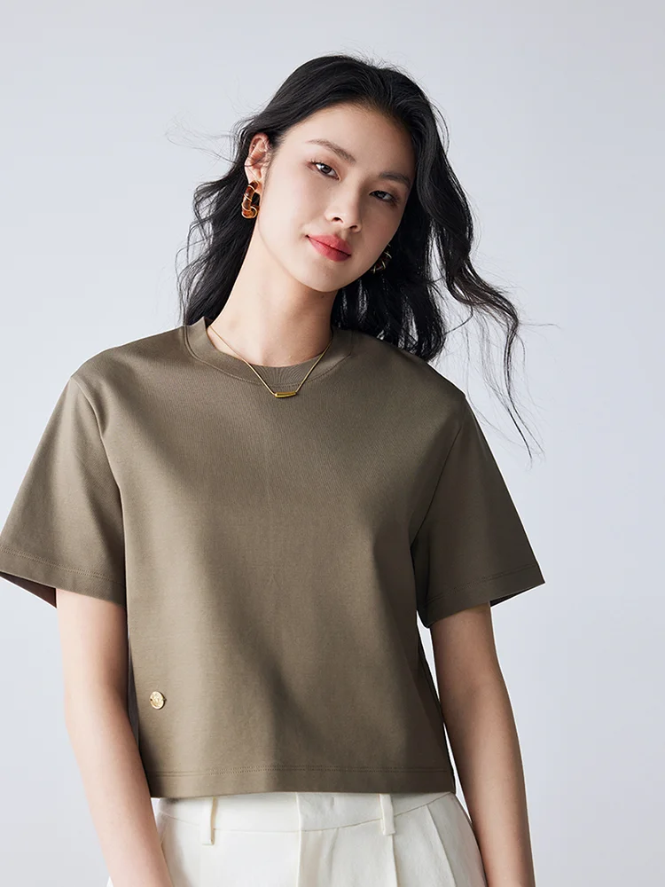 Маленькая хлопковая коробочка с золотыми пуговицами на плечах и круглым вырезом