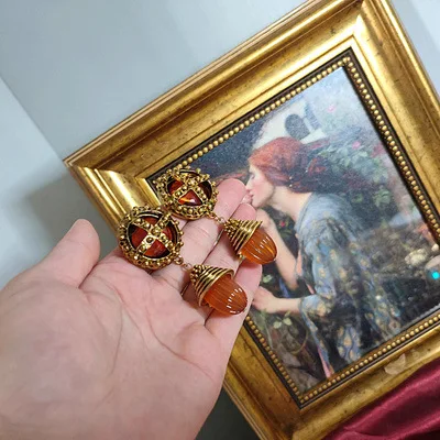 

Medieval court bronzed brown jelly pendant with tassel earrings