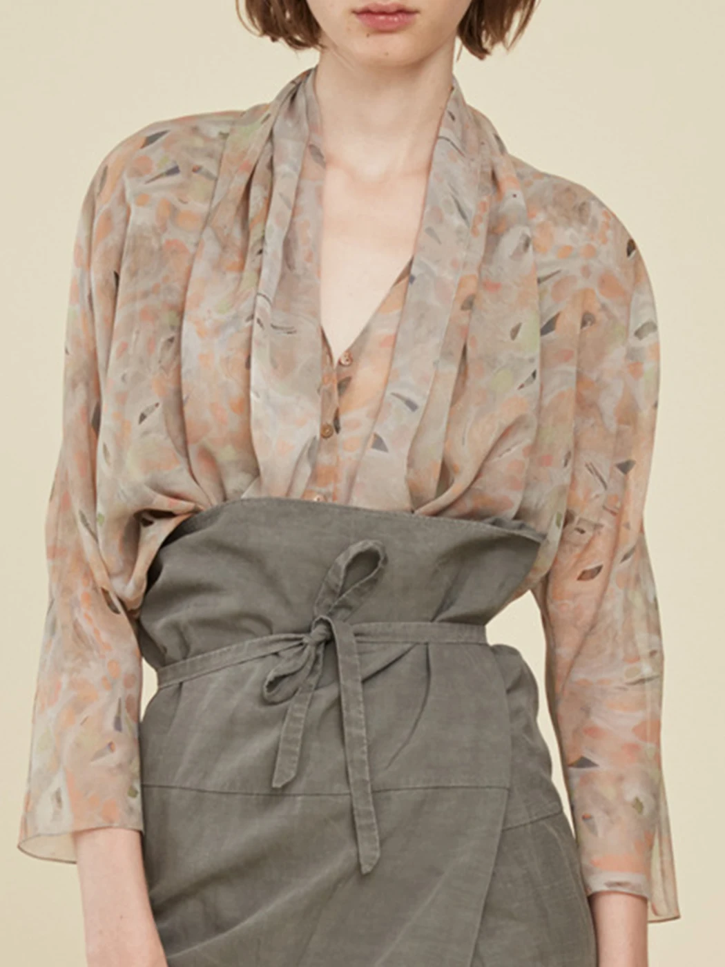 

Silk Elegant Fashion Blouses Women Autumn Chic Print V Neck Long Sleeve Casual Cardigan Top French Fashion Shorts Tops 2022