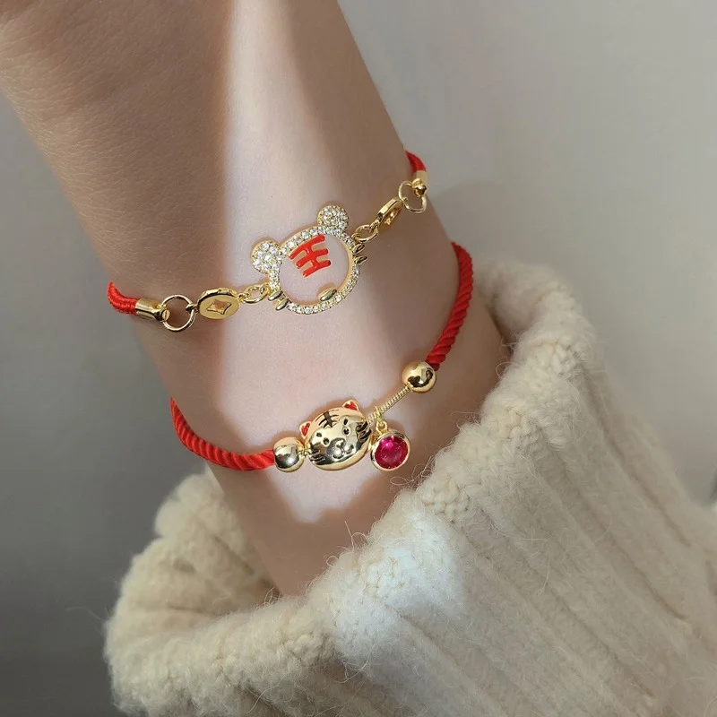 Браслет из красной веревки с изображением тигра и Зодиака в этом году |