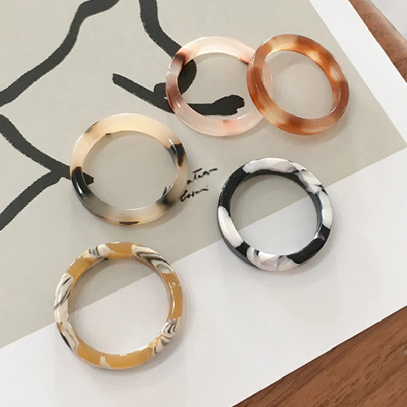 

Minimalist Thin Smooth Rings for Women Resin Acrylic Rings Girl Geometric Round Temperament Versatile Jewelry Gifts