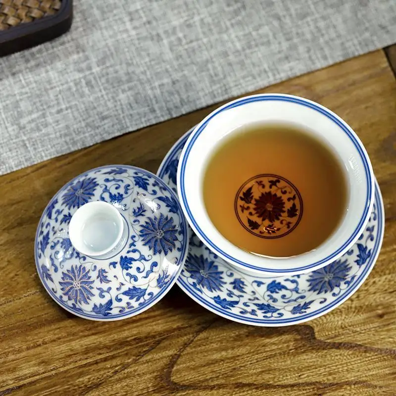 Цзиндэчжэнь синий и белый шелковый блокировочный ответвление Гайвань Ховер чаша