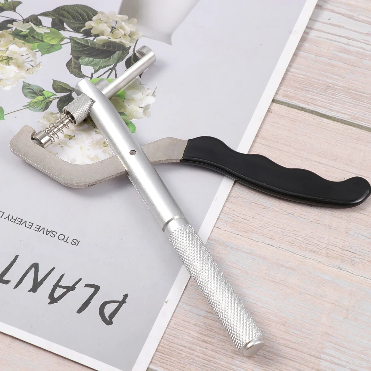 

Handheld Watch Chain Bracelet Link Adjuster Pin Remover Repair Tool with 3 Spare