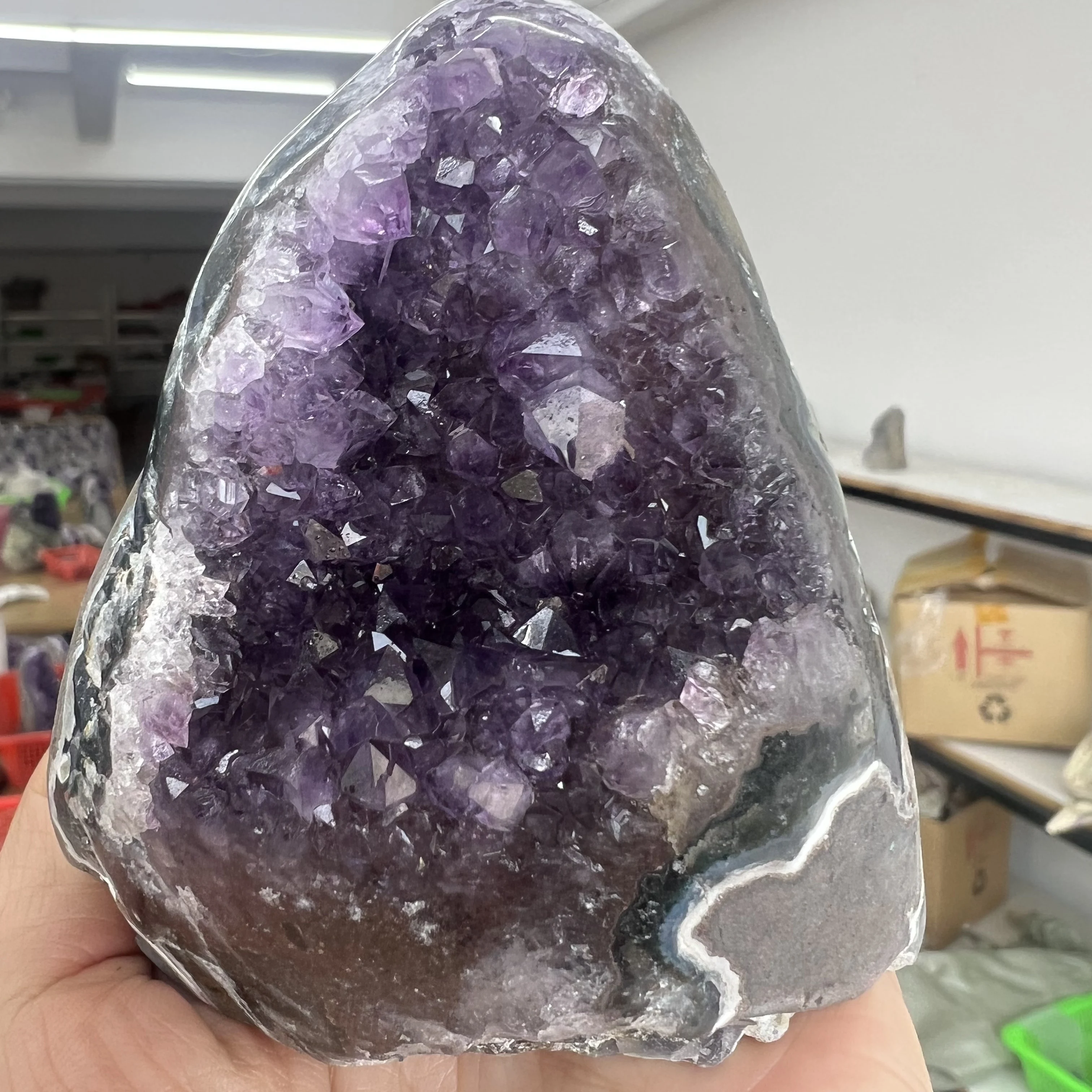 Аметистовый кварцевый кристалл ACSDVOCATE