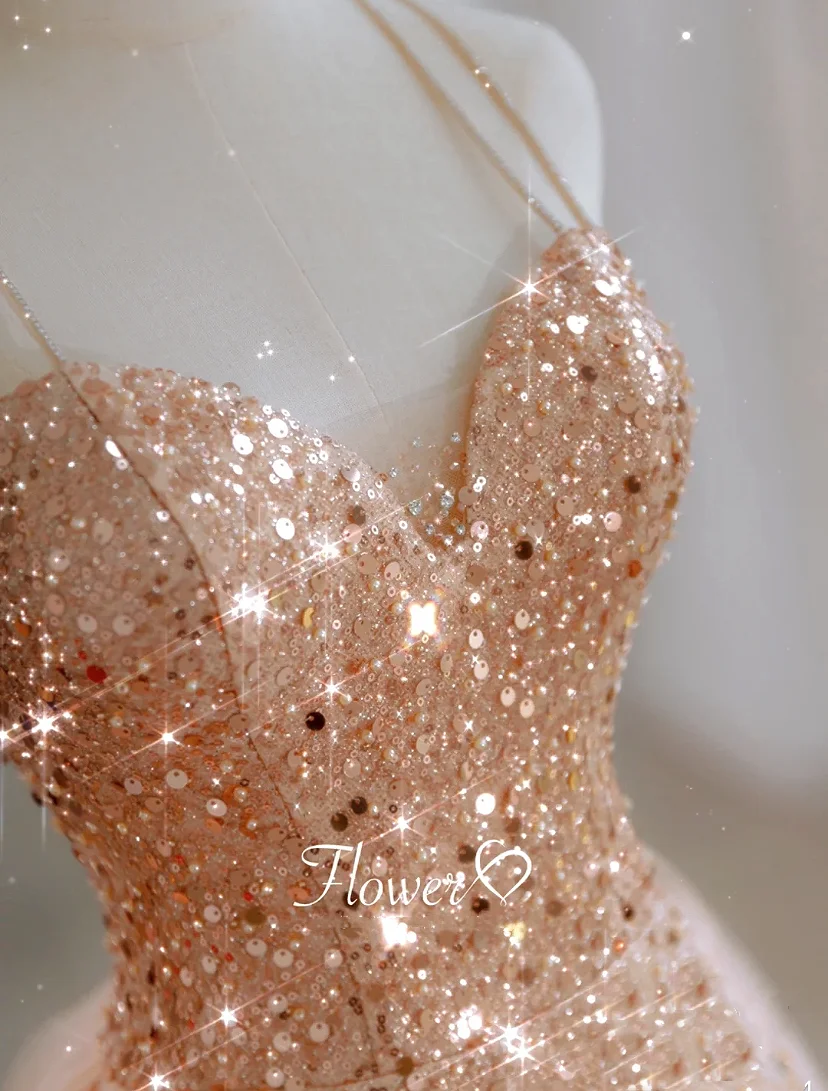 Роскошные платья знаменитостей цвета шампанского золотого лента с блестками на