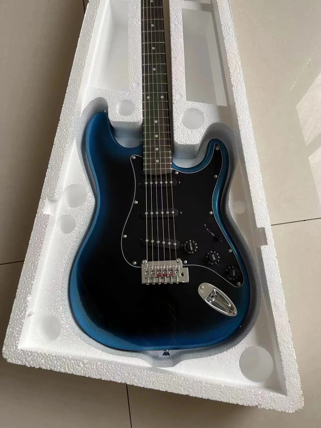 Отправка в течение 1 дня stratocaste-r custom body 6 строк электрической гитары наличии