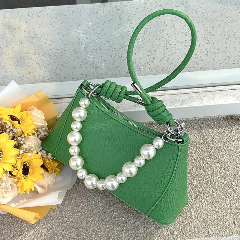 

Сумки через плечо с жемчугом для женщин, однотонная повседневная женская сумка, 2022, трендовая роскошная сумка на цепочке, женская сумочка дл...