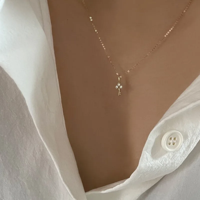 

Coconal Simple Womens Gold Color Necklace Flower Zircon Key Charm Pendant Light Luxury Mini Clavicle Neck Chain Jewelry Gift
