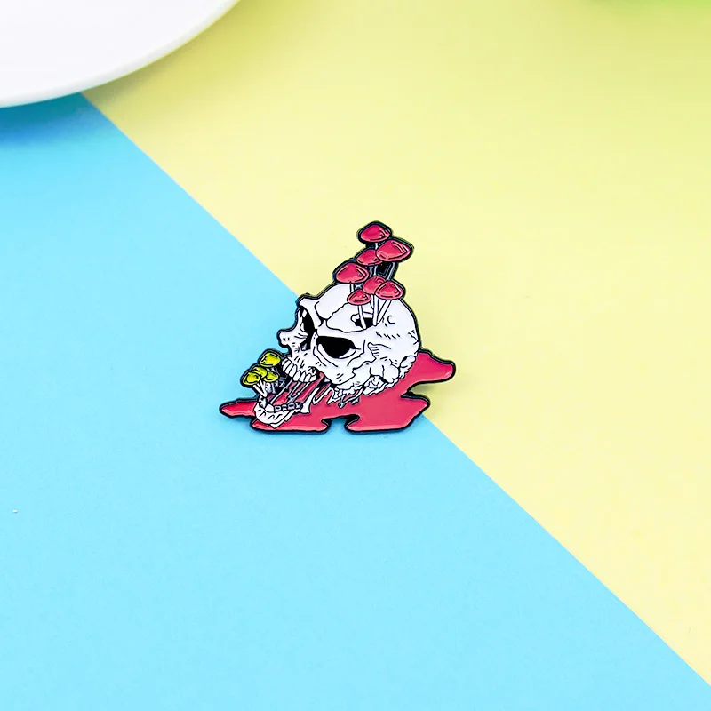 Череп большой рот цветок эмалированные булавки гриб голова скелета красный