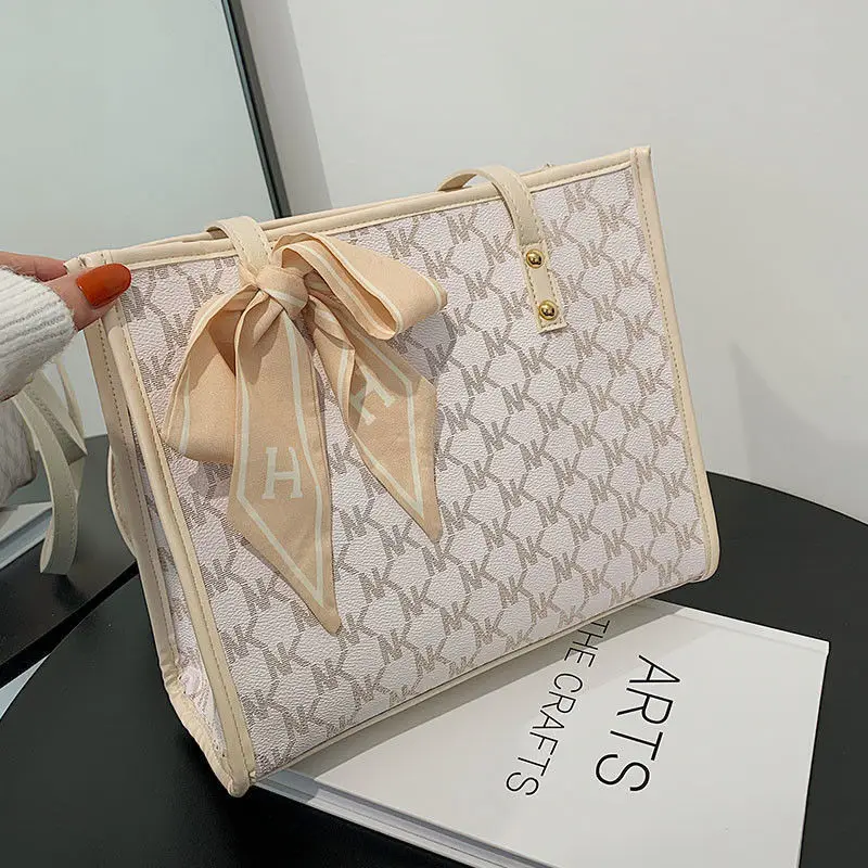 

High sense large bag 2022 new high-capacity spring classic printing niche design fashion tote bag women's fashion