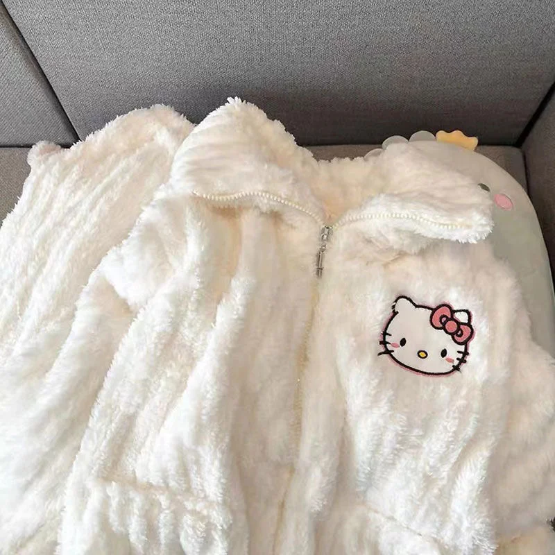 

Autumn and Winter Hello Kitty Pajamas Womens White Coral Velvet Cute Pochacco Student Plush Thickened Warm Home Fur Set