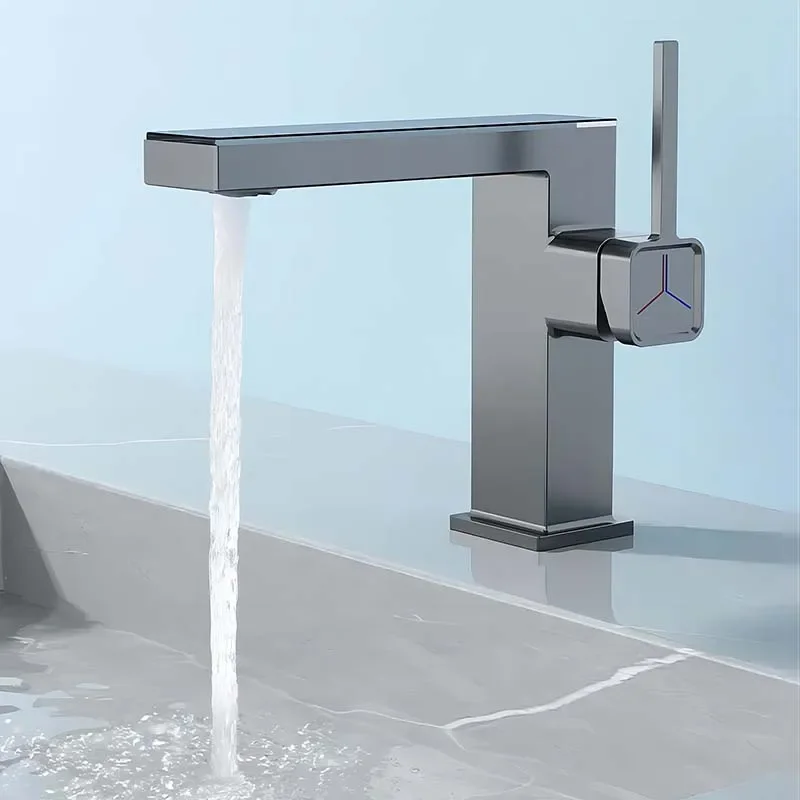 Смеситель для ванной комнаты горячей и холодной воды