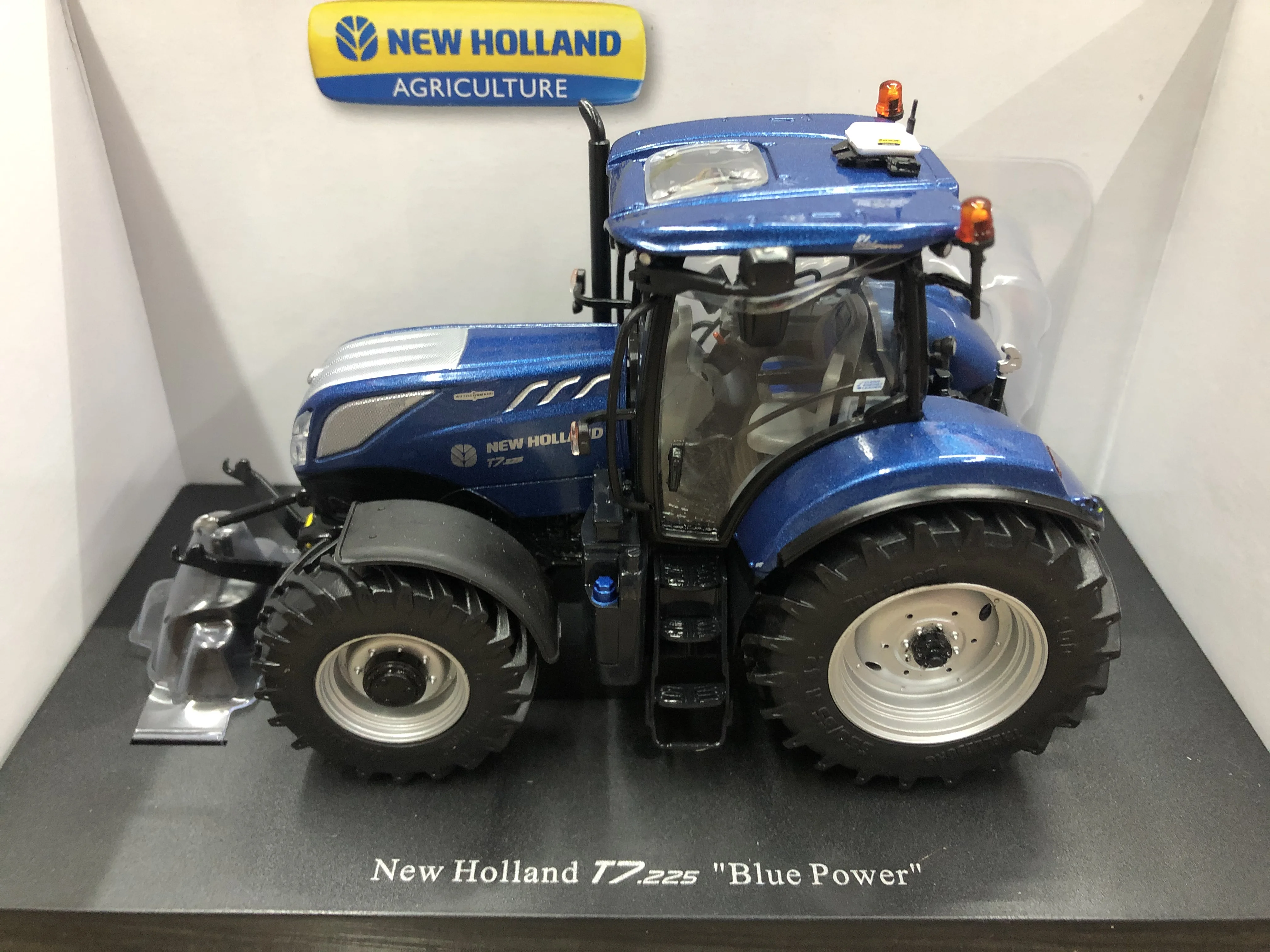

UH 1:32 New Holland T7.225 трактор, сплав, модель 4976, подарки, Сувенирные игрушки