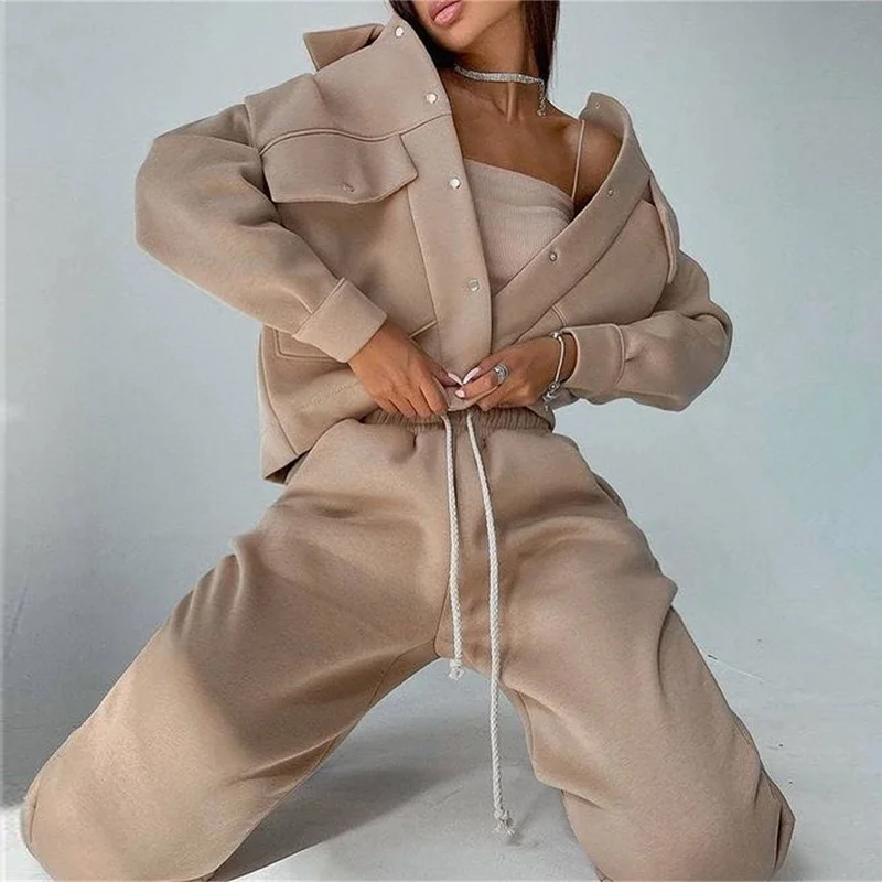 

Костюм Женский Короткий Повседневный из куртки и брюк-карандаш с длинным рукавом