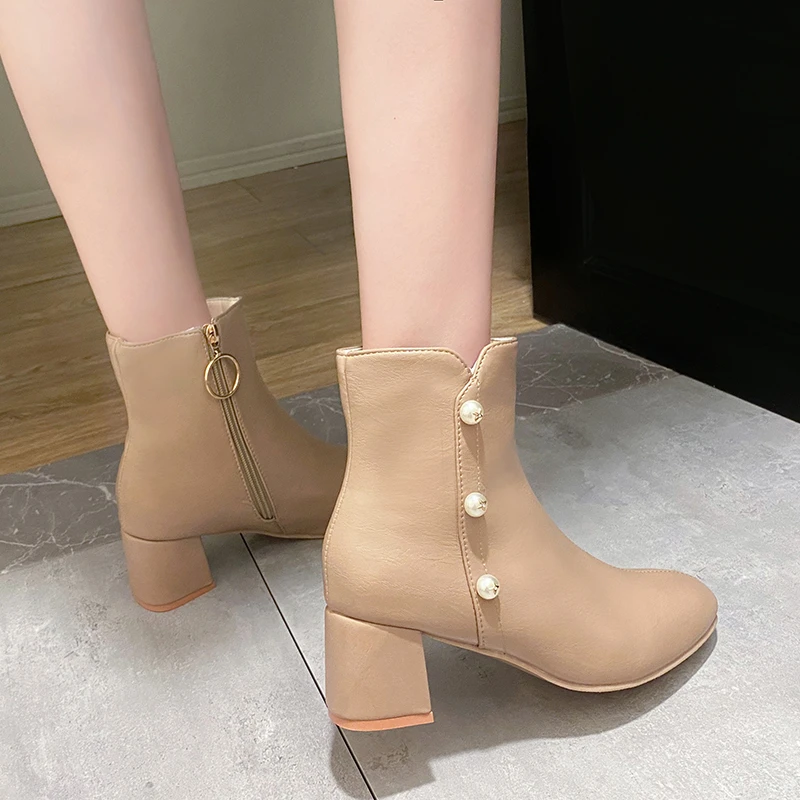 

LasudraaPersonality Rivets Chelsea Boots Nude Boots Autumn Winter New British Style Ankle Boots 2021