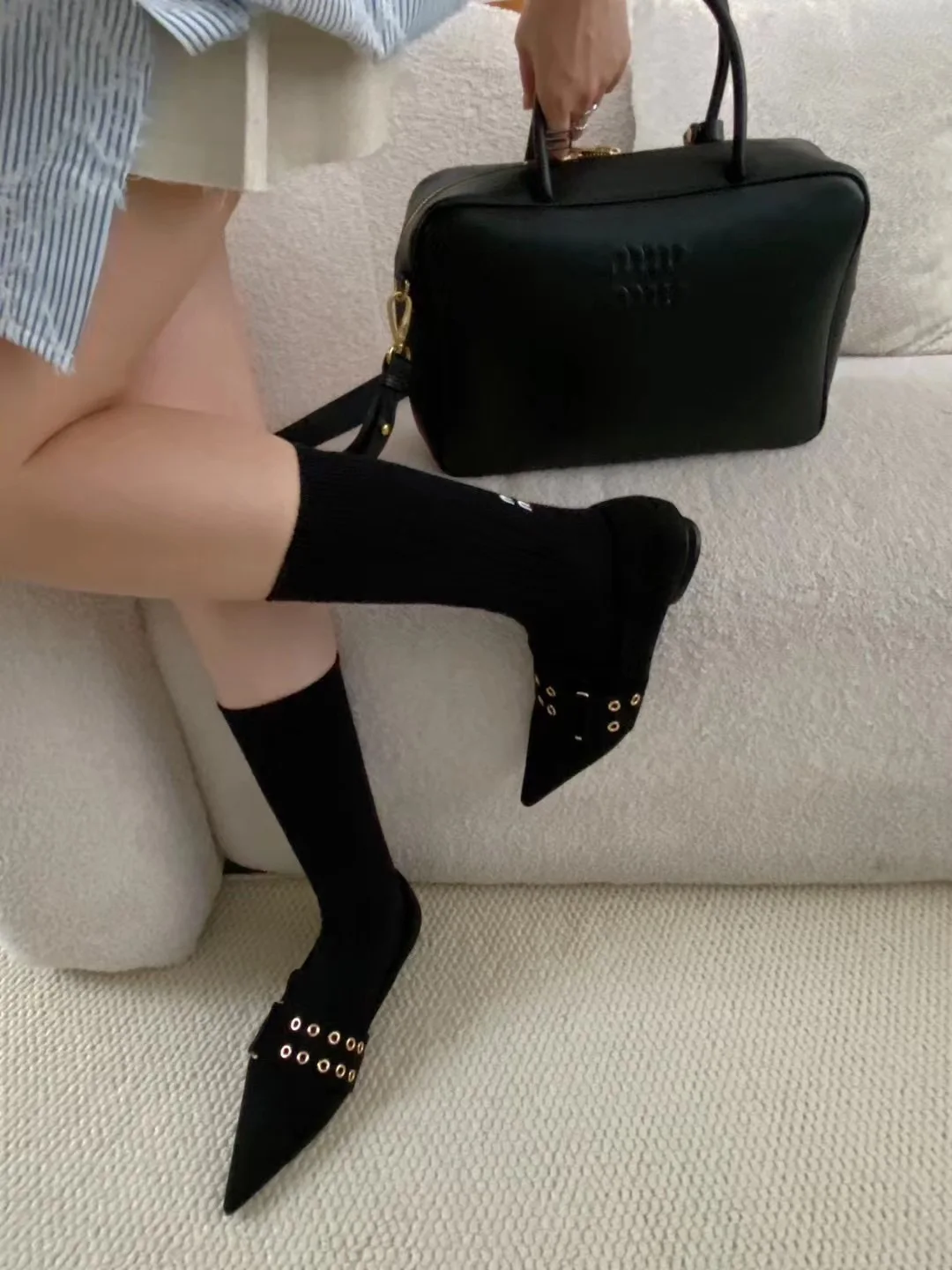 Женские лоферы на плоской подошве с острым носком металлический дизайн Новое