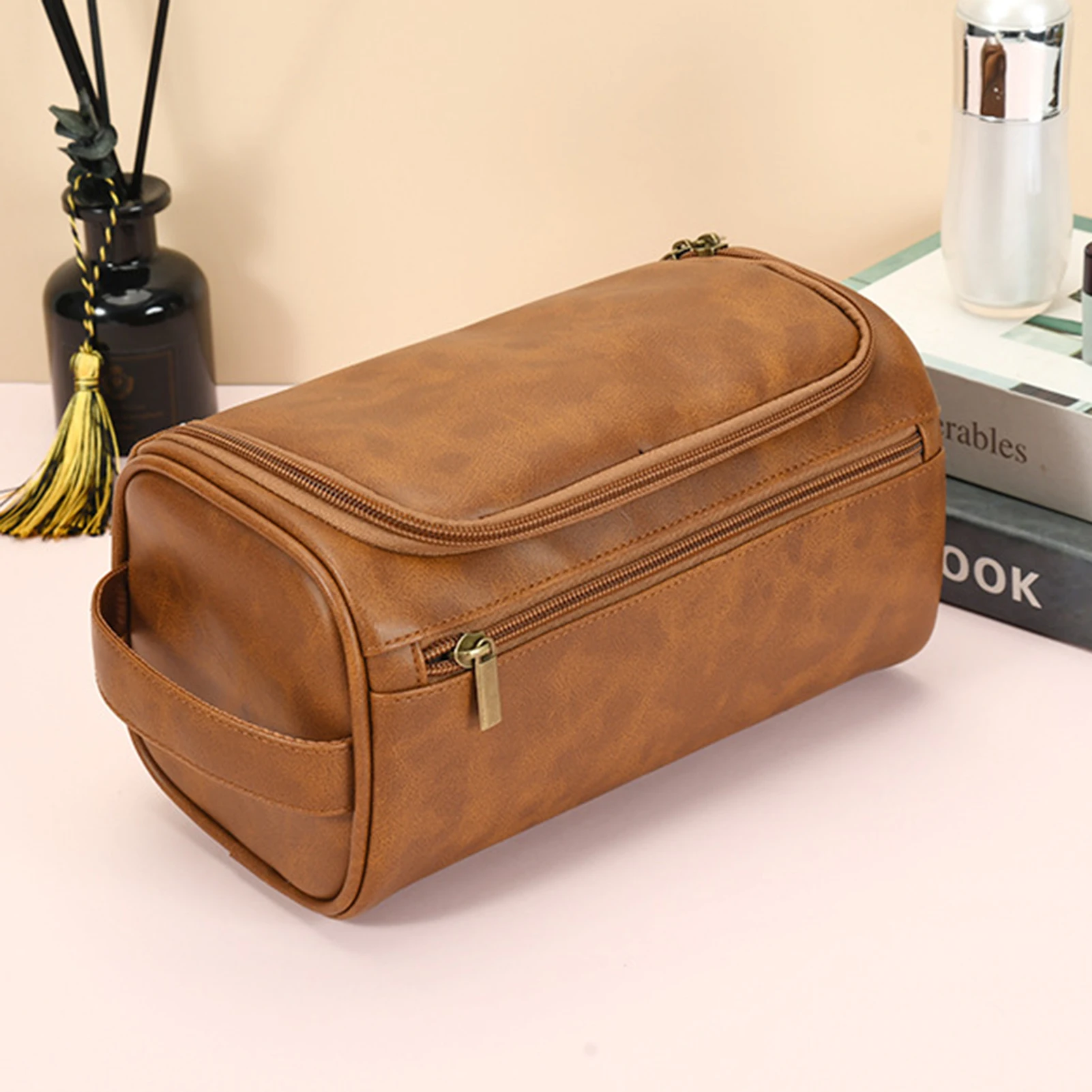 

Simple PU Leather Toiletry Bag Multifunctional Vintage Travel Bag For Outdoor