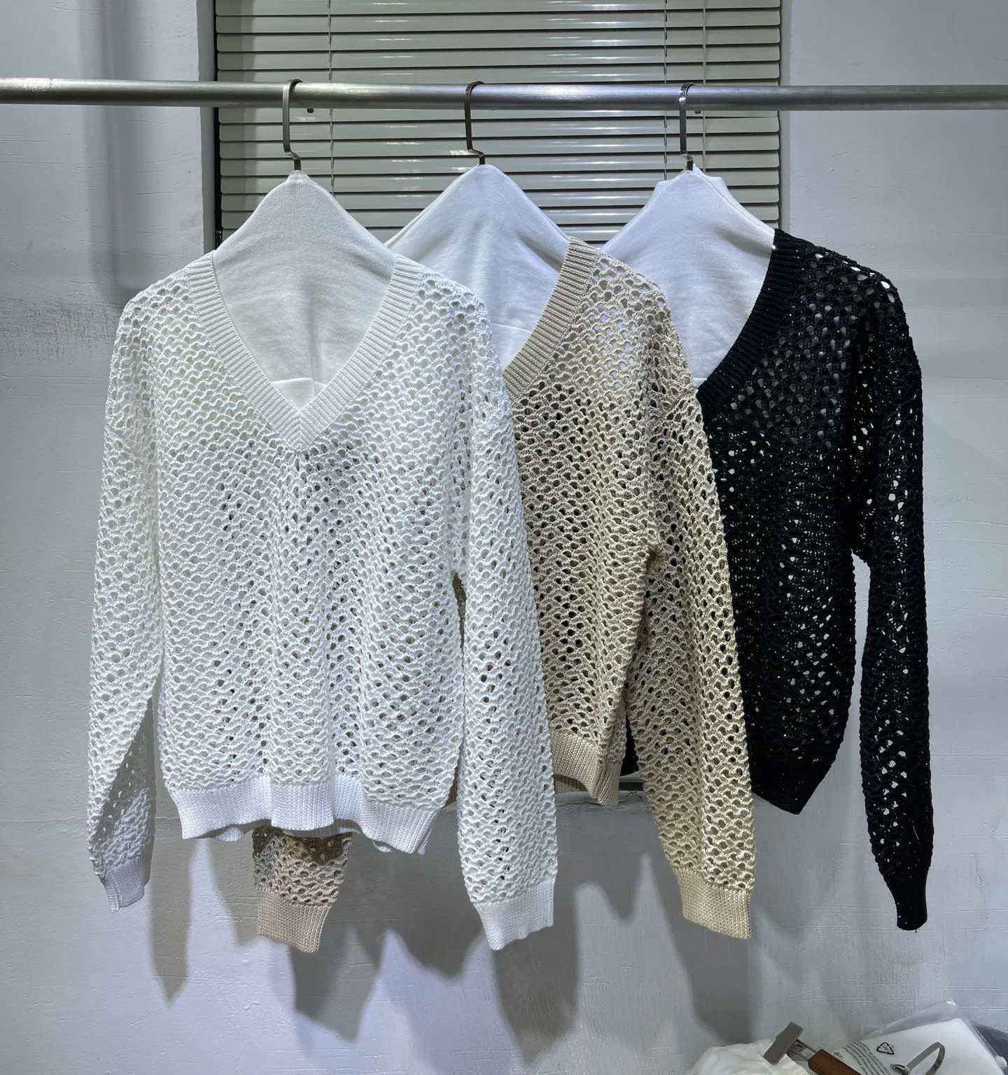 

Hollow out sequins long sleeve loose knitted sweaters women fashion v-neck pullover sweater jumpers