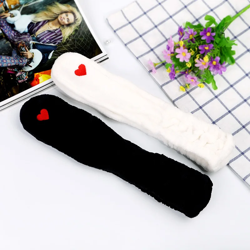 Повязка на голову женская EASYA с большими ушками эластичная удобная для умывания |