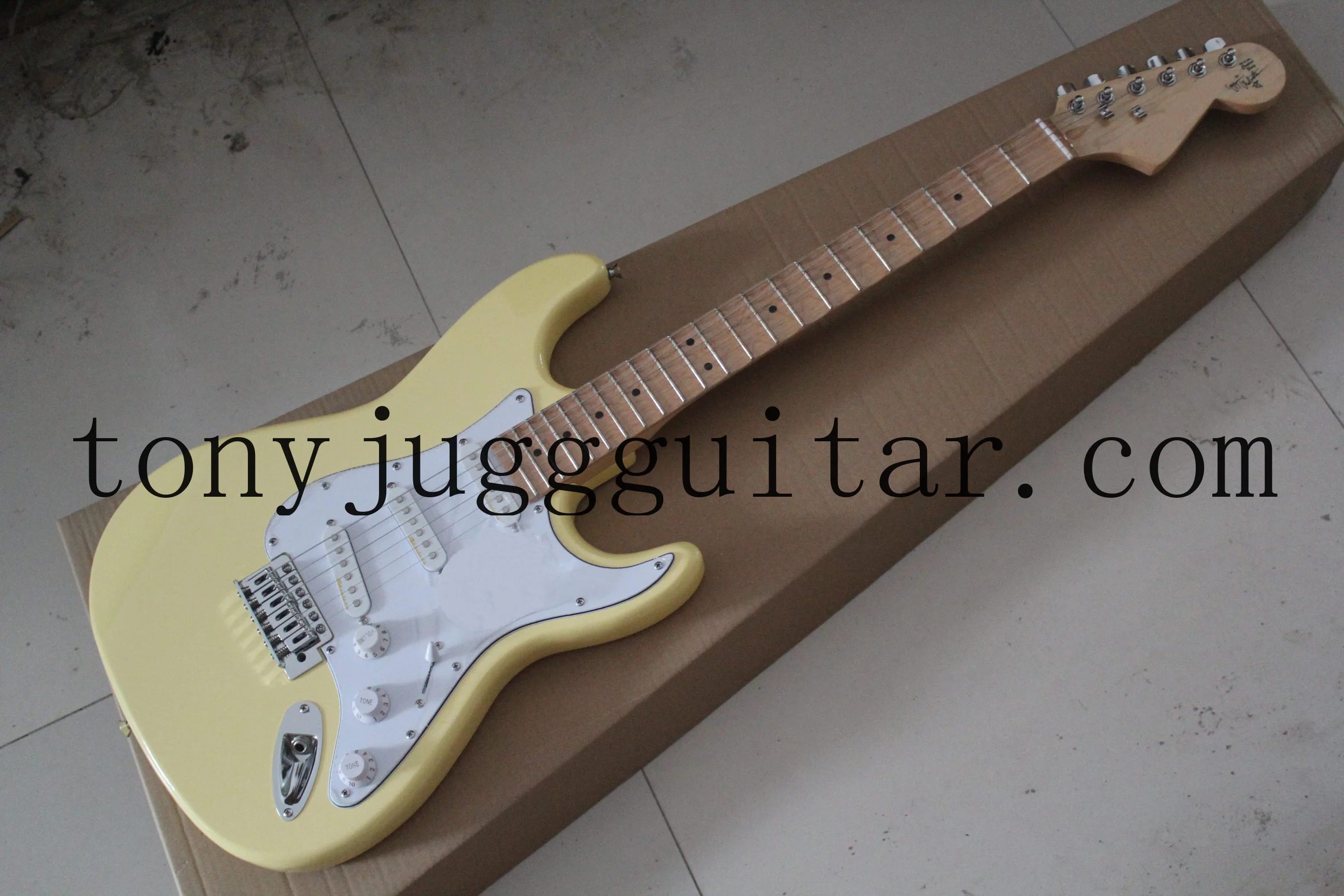 

CustomBig Headstock ST Yellow Cream Yngwie Malmsteen Scalloped Maple fingerboard 6 string Electric Guitar guitarra Drop Shipping